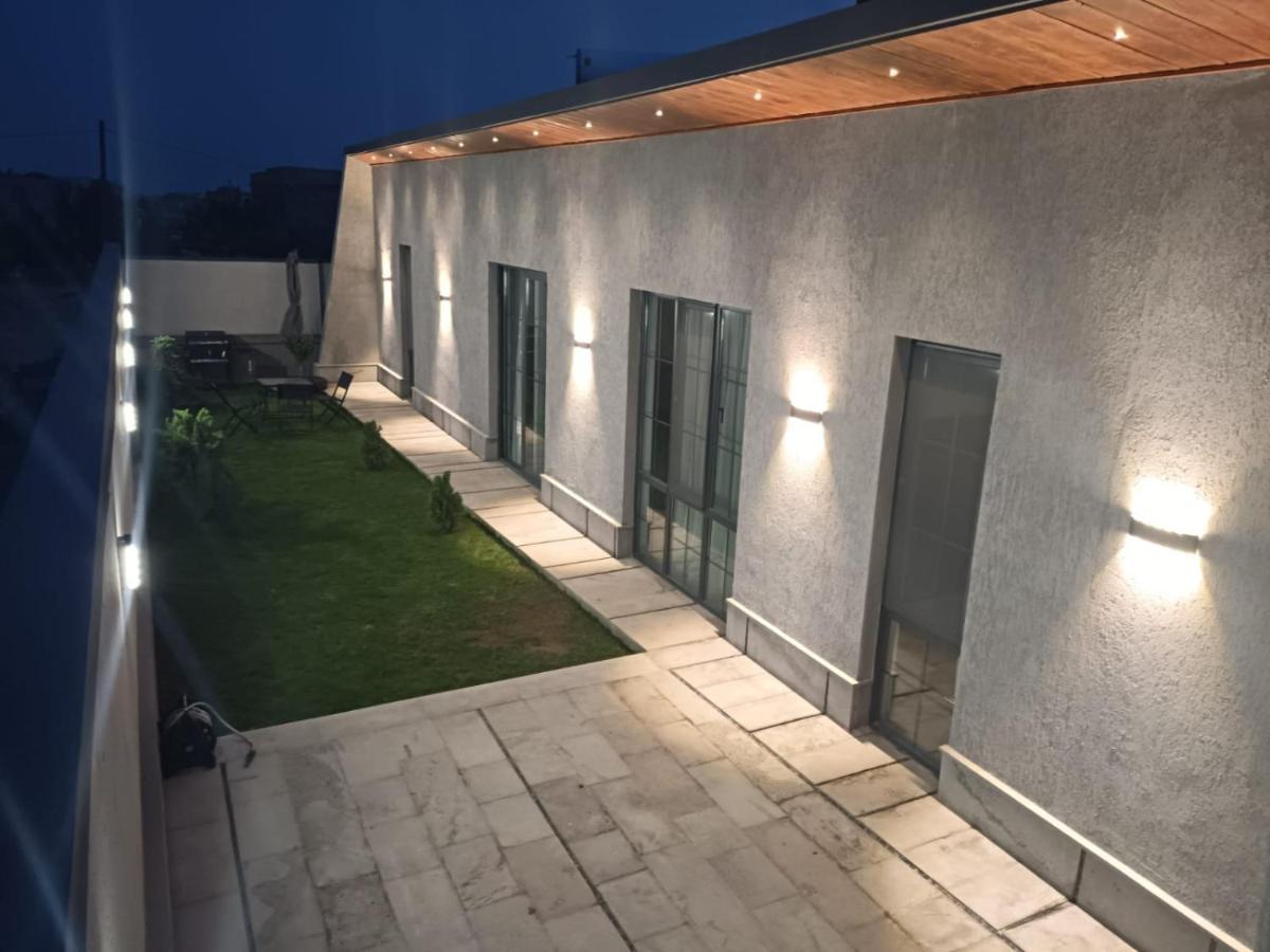 Grey House Apart otel Zovuni Dış mekan fotoğraf